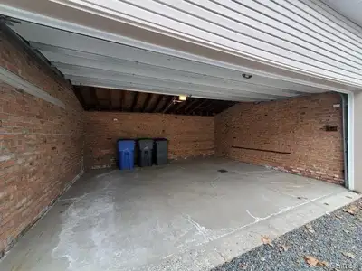 Entrepôt à louer sur la rue Champlain, secteur Shawinigan Idéal pour entreposer : • Des biens de vot...