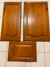 Used kitchen cabinet doors. Oak. Variety of sizes.