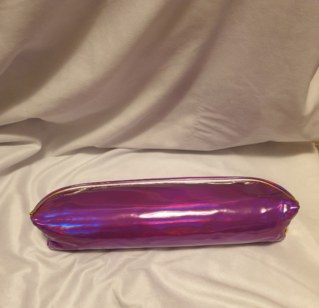 Heat Resistant Flat Iron Iridescent Travel Bag in Other in Calgary - Image 3