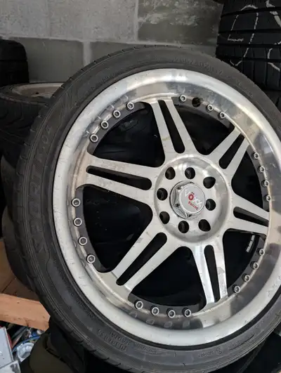 A vendre 4 Mags universel grandeur 20540zr17 était sur un Volkswagen $ 85.00 819-695-2840