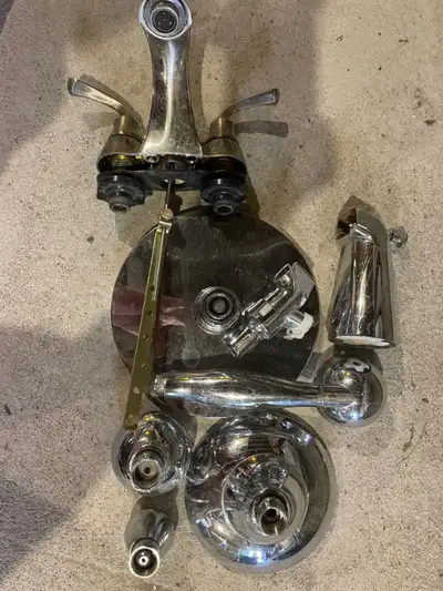 Articles de plomberie (faites une offre), View more