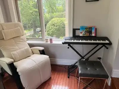 Electronic Keyboard Piano with Stand – Excellent Condition, View more