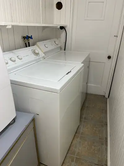 Whirlpool Ultimate Care II Washer and Simpson Elite Dryer, View more