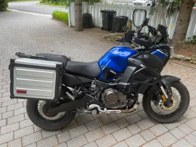 Excellent condition, always dealer serviced, adjustable windscreen, heated grips, mud guard, engine...