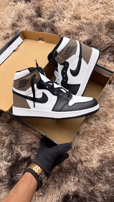 Brand new shoes comes with branded box and tags. US Size 7 to 12 available on hand . Pick-up,shippin...