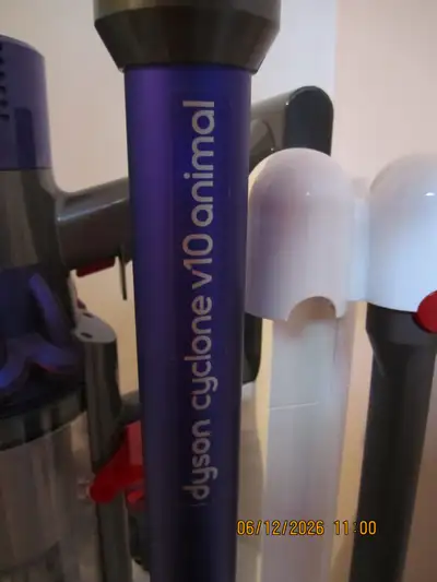 DYSON V-10 ANIMAL VACUUM " FOR PARTS OR REPAIR " NEW BATTERY.NEW CANISTER, & 2 NEW FILTERS UPRIGHT C...