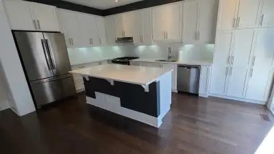 Bright and lovely single house with 3b/3b, double garage, and