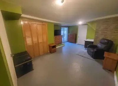 Grande chambre privée meublée