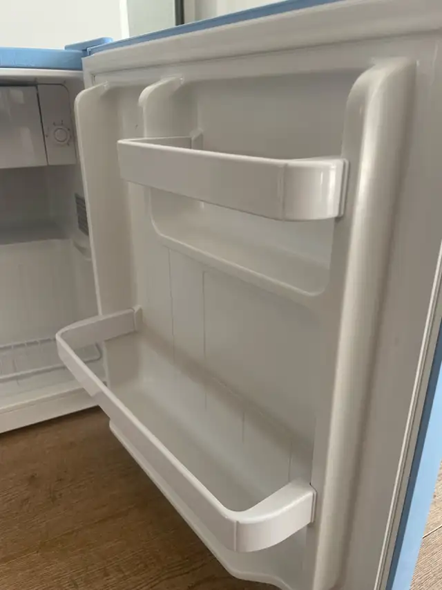 Frigidaire Mini Fridge - 1.6 cu ft in Refrigerators in City of Toronto - Image 4