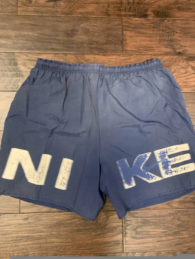 90s NIKE SHORTS SIZE LARGE  in Men's in Mississauga / Peel Region - Image 5