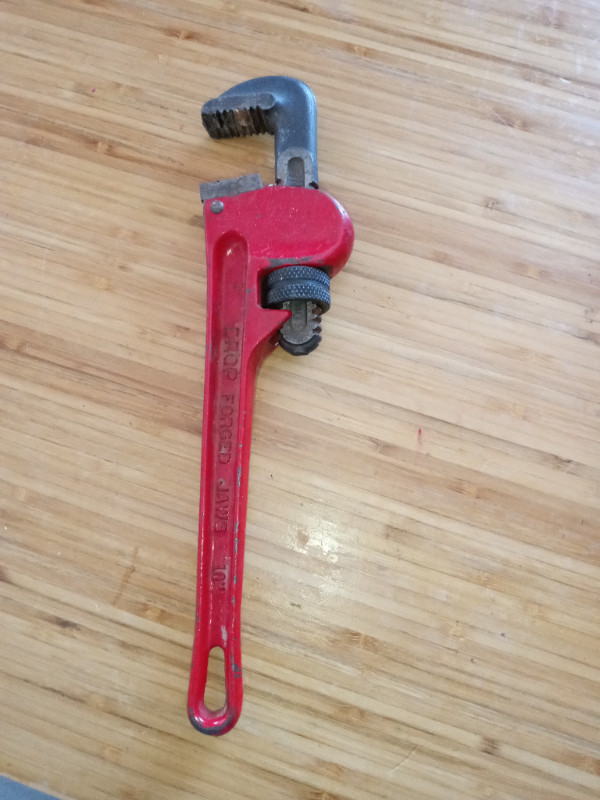 10" pipe wrench in Hand Tools in St. Catharines