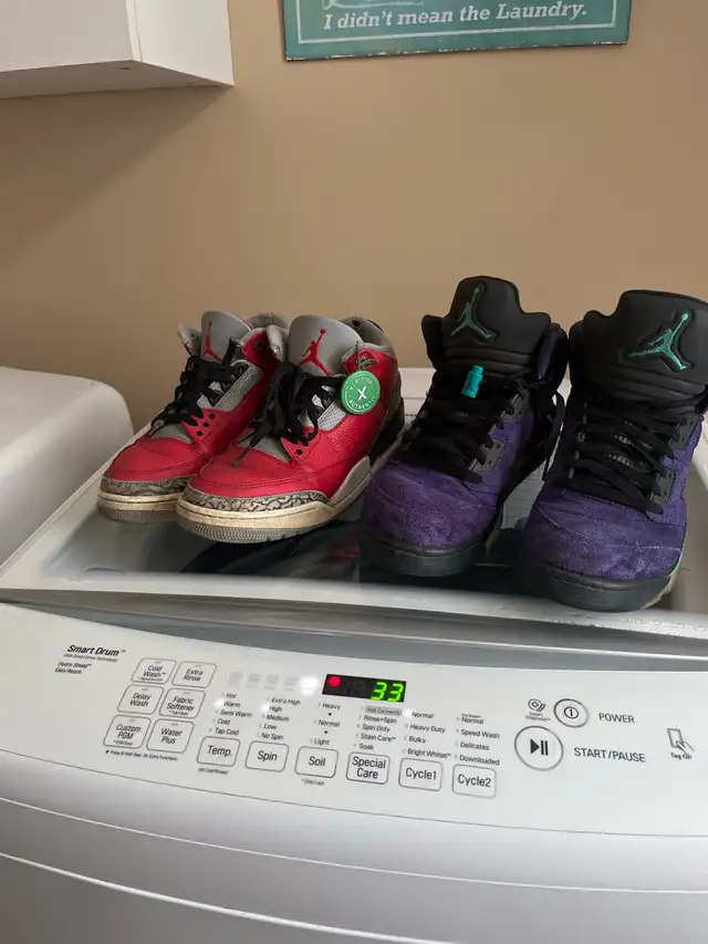 Jordan 5  size 10 Grape Jordan 3 fire red size 9.5 in Men's Shoes in Mississauga / Peel Region - Image 8