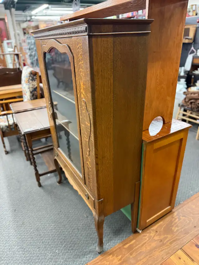 Vintage solid wood display cabinet  in Hutches & Display Cabinets in Edmonton - Image 4