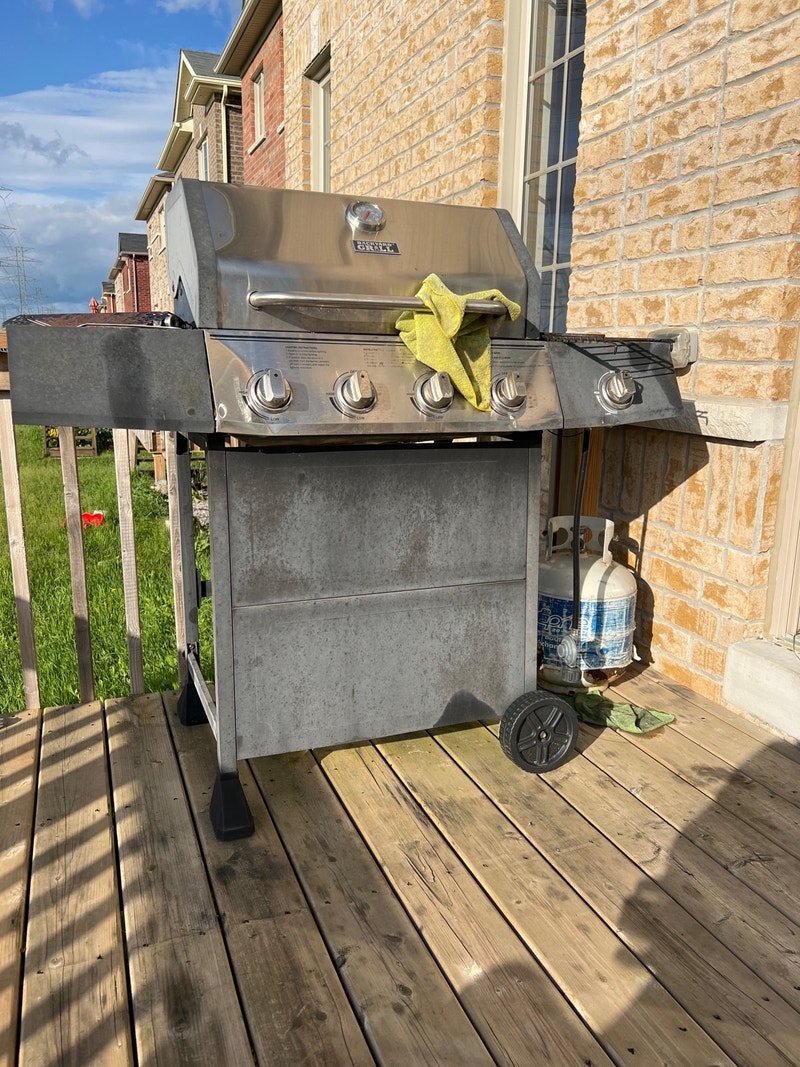 Free barbecue and propane tank Free Stuff Oshawa / Durham Region