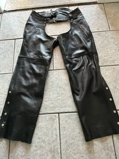 Mens xl leather chaps , new , never used , dont fit me. $120 obo cash . Text 519-998-6592.