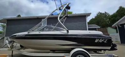 Glastron ssv 195 année 1995 , moteur 4.3 , tour de wake , toile rapide neuve 2024 , interieur refait...