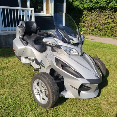 Can AM Spyder RT 2010, tout équipé, très bonne condition, poignée chauffante, 8000 $ non négociable....