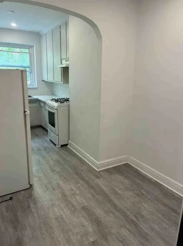 Bright 4 1/2 Apartment by Loyola For Rent/Lease, Cession de Bail in Long Term Rentals in City of Montréal - Image 9