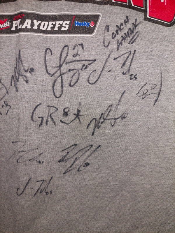 Team signed Edmonton Oil Kings Champs T Shirt
Mint
Size L/XL
$35 in Men's in Calgary - Image 2
