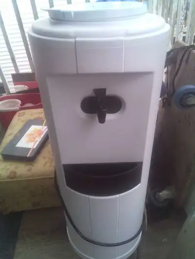 Distributeur d'eau, View more