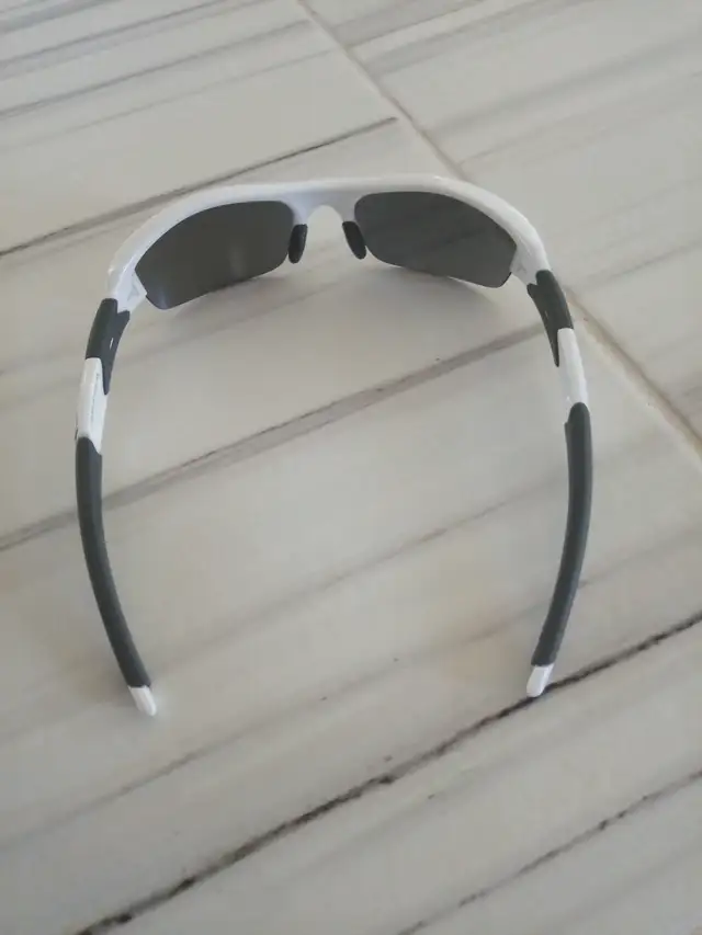Oakley Flak Men’s Sunglasses in Other in Calgary - Image 6