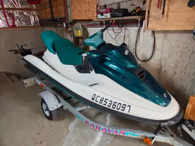 Belle machine malgré son age , fonctionne bien , remorque incluse. Besoin d un leger tune up avant l...