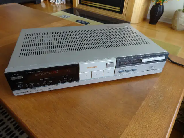 Hitachi HA-2 Vintage(1983) Stereo Integrated Amplifier for sale in Stereo Systems & Home Theatre in Markham / York Region - Image 2