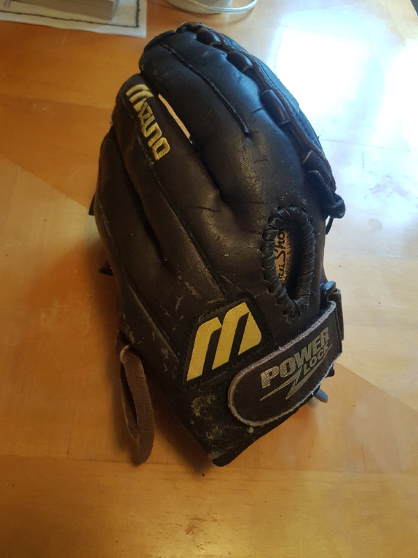 Youth baseball glove in Baseball & Softball in Dartmouth