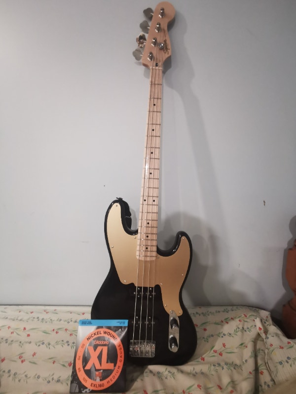 Squire Paranormal 54' Jazz Bass, NEW Guitars Ottawa Kijiji