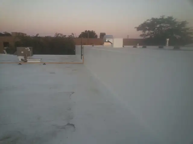 Flat roofer looking for work.64877472313473123