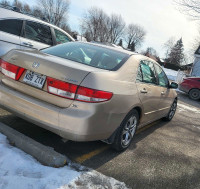 Honda accord 2003 Négociable 