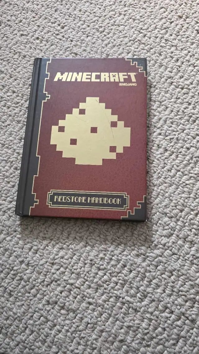 Minecraft book in Comics & Graphic Novels in Ottawa - Image 2