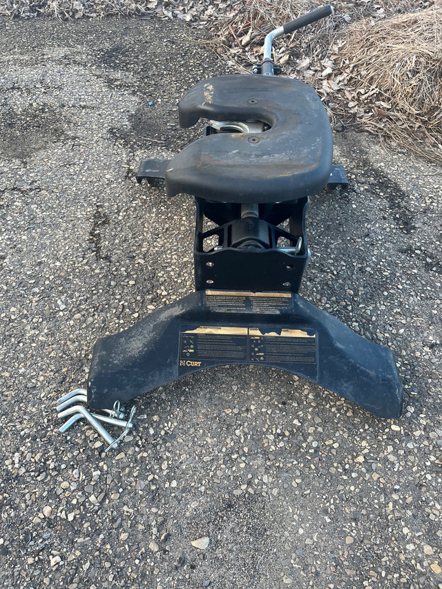 Curt 18 K fifth wheel hitch  in Other in Red Deer