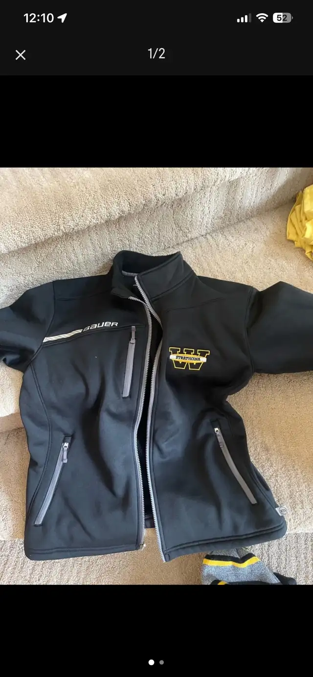 Strathcona warriors hockey gloves & jacket in Hockey in Strathcona County - Image 5