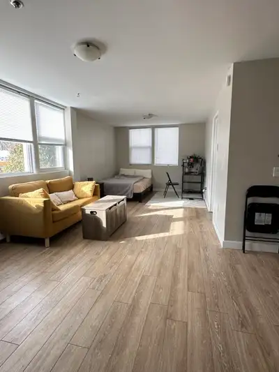 Bachelor Unit Steps from Dalhousie (Studley Campus) One year Lease available from April 1. $1,538/mo...