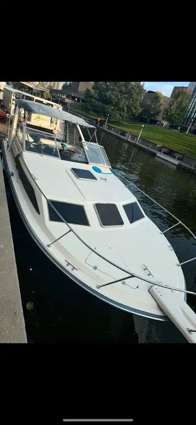 FOR SALE: 1985 Bayliner Contessa 2850 – $9000 CAD This classic 28-foot Bayliner is in incredible ori...