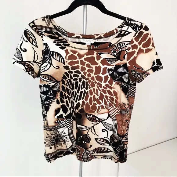NEW - (Size M) Women's Giraffe Floral Print Short Sleeved Top