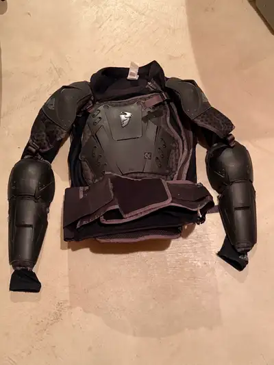 Thor dirt bike body armour ,Men’s small, perfect for dirt biking, been used for 3 rides. It offers e...