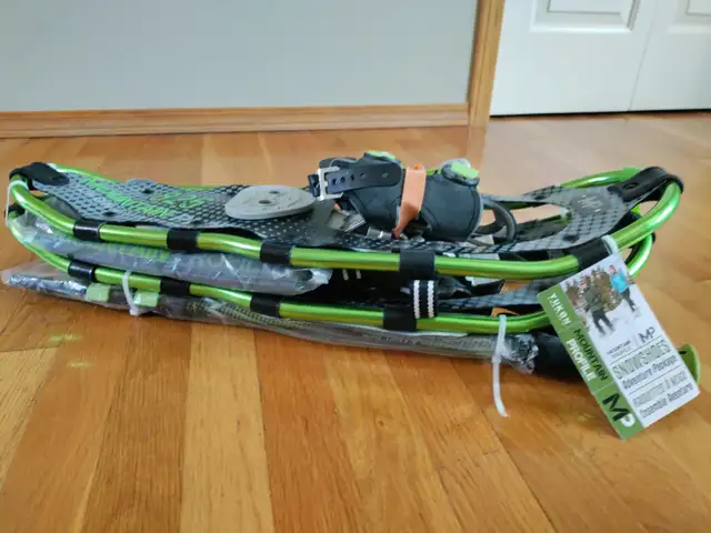 New Mountain Profile 825 Snow Shoes for sale. in Other in Calgary - Image 3