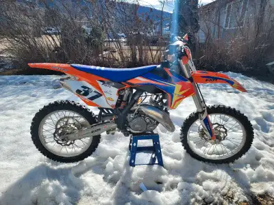 2013 KTM 150sx. Low hours on top end rebuild, fresh fork seals,new plastics and seat last year, spar...
