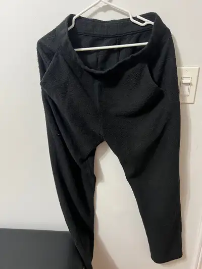Uniqlo men’s sweatpants Size: L $25 IG: @SoleWorldWideHype, View more