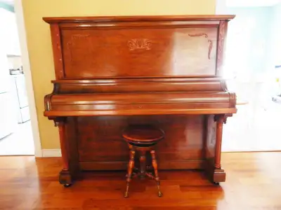 Piano droit antique (Dominion Organ & Piano Co) circa 1900-1920, View more
