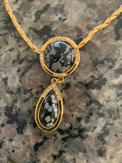 A selection of costume jewelry. Please contact with description.