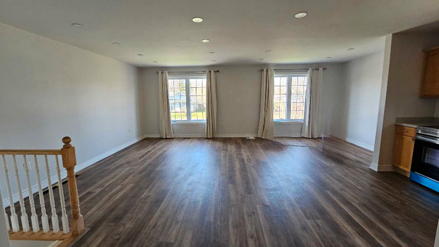 Three bedroom house in Crescent Park, Fort Erie  in Long Term Rentals in St. Catharines - Image 3
