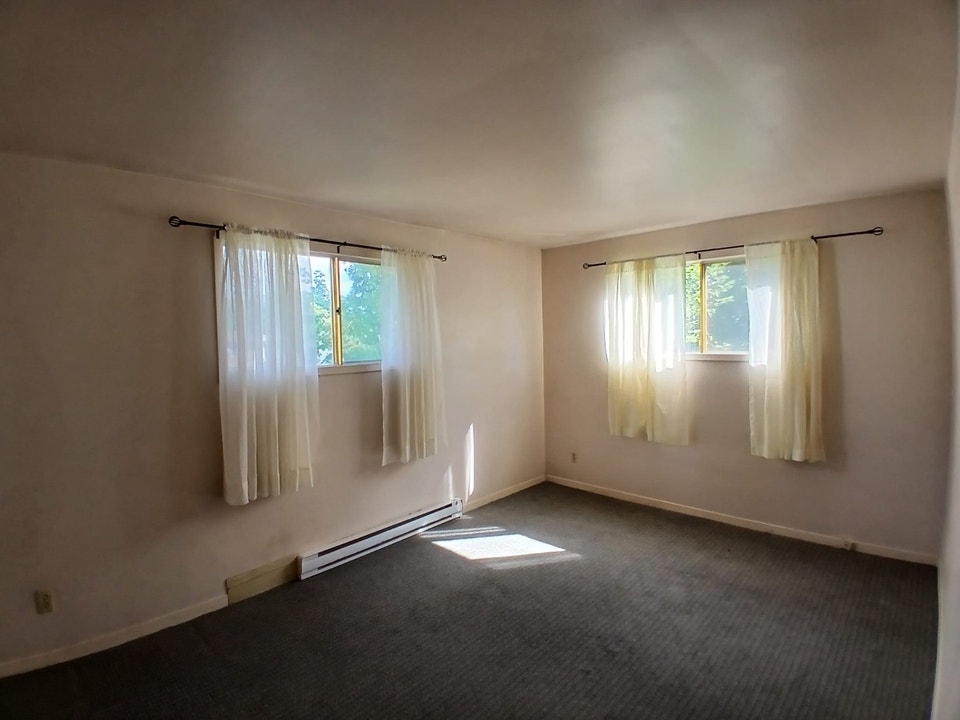 FREE MONTH in this SIMCOE Apt. 3