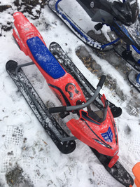 Trois skis à vendre 