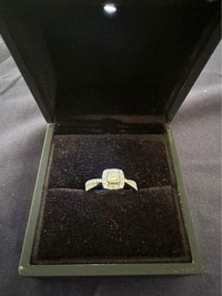 14K Engagement Ring Princess Cut 0.75ct Diamonds with Certificat