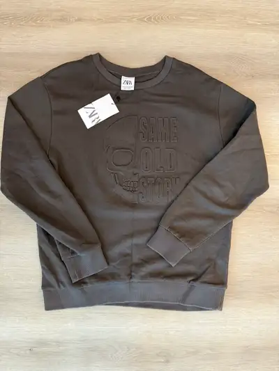 Zara men’s crewneck size Medium , View more
