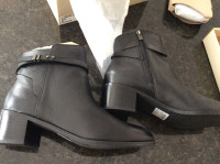 Brand new size 9M Clarks retail $170 US