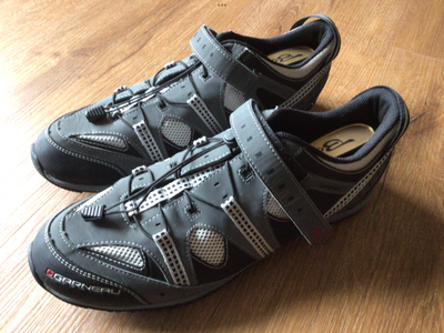 Chaussures de vélo (clips) de Louis Garneau. Très peu portées, donc, en très bon état. Pas amateur d...